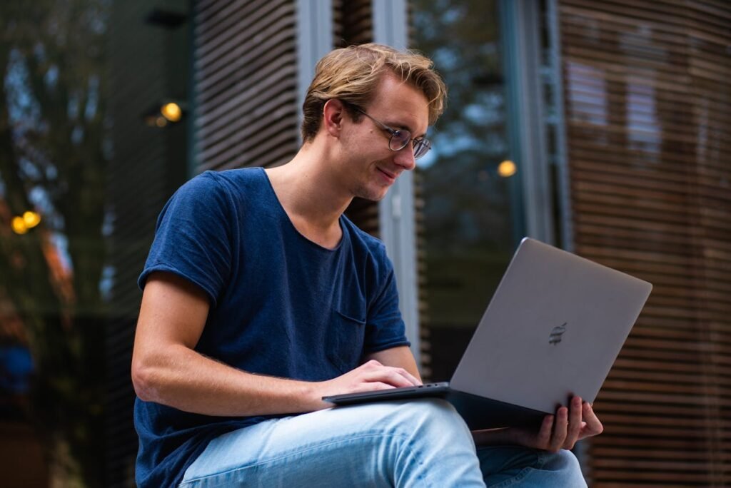 Content marketing and SEO strategies for universities attracting students online